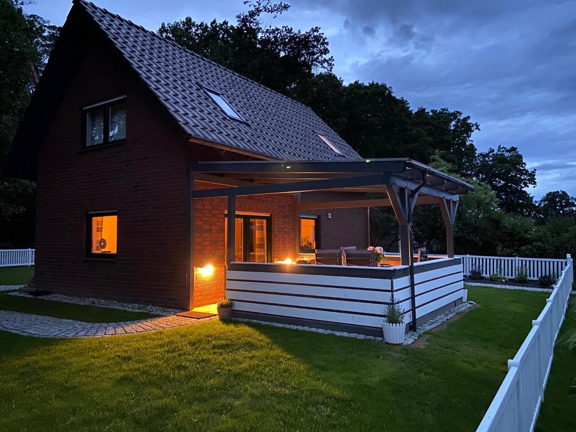 Strandhaus Mathea - Ruhige Lage Direkt Am Fleesensee - Parkplatz, Kamin, Sauna - Familienfreundlich Unter Gohren Ngoại thất bức ảnh
